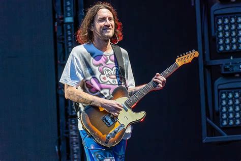 List of Red Hot Chili Peppers band members .